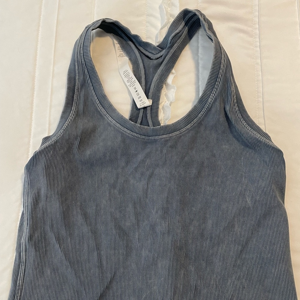 Lululemon tank - Picture 2 of 5